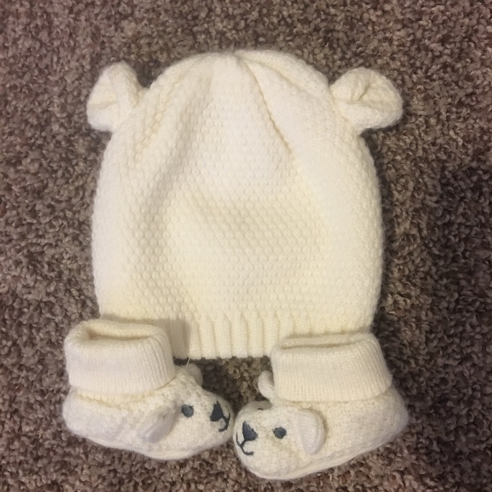💙👶🏼 NWOT NYGB Bear hat and booties set